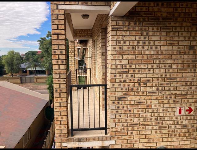 2 BEDROOM APARTMENT FOR SALE IN RUSTENBURG CENTRAL